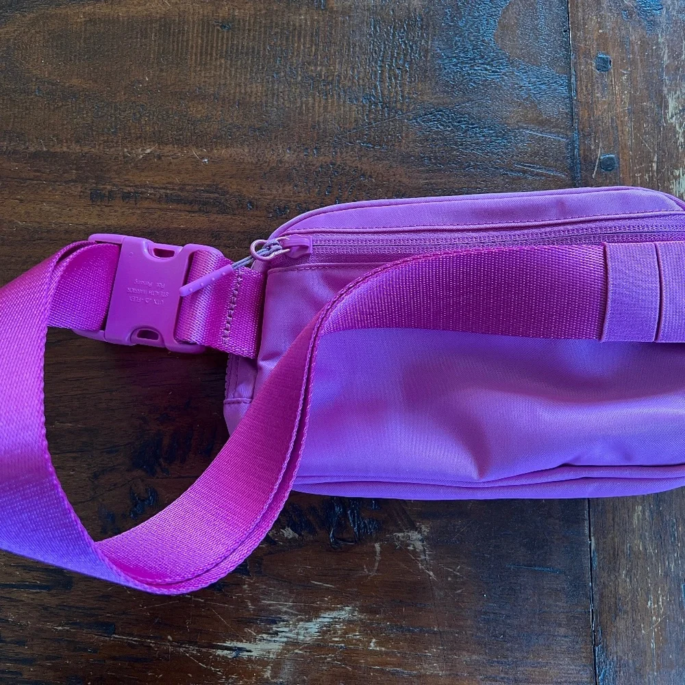 New LULULEMON Pink 1L Everywhere Crossbody Belt Bag - Picture 2 of 6